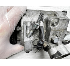 Компрессор кондиционера VW Touareg 3.0Tdi  2002-2010 дефект крепления