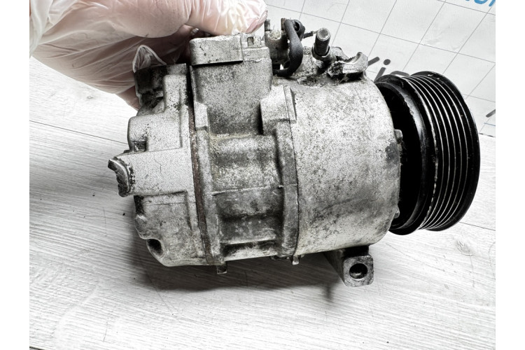 Компрессор кондиционера VW Touareg 3.0Tdi 2002-2010 дефект крепления 8FK351322811 Компрессор кондиционера VW Touareg 3.0Tdi 2002-2010 дефект крепления 8FK351322811