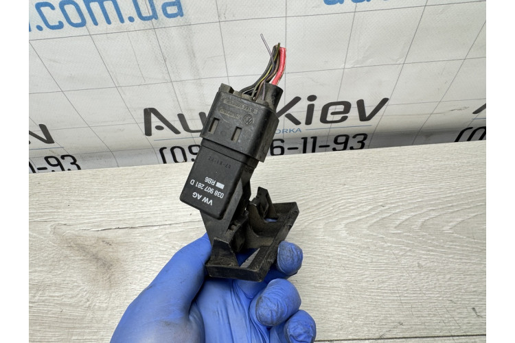 Реле свечей накаливания Volkswagen Passat B6 2005-2010 038907281D