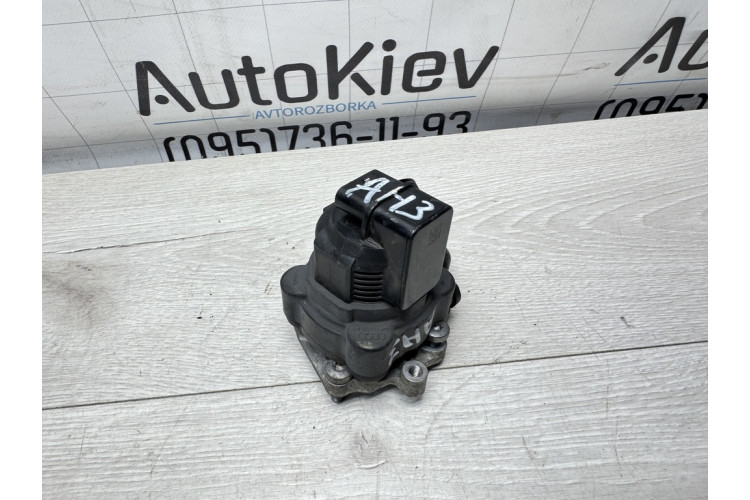 Клапан подачі вторинного повітря (рециркуляції, EGR) Volkswagen Passat B7 2011-2015 06K131097L