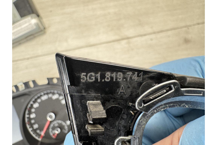 Декоративная накладка бокового дефлектора торпедо Volkswagen Golf VII 2012-2020 5G1819741A Декоративная накладка бокового дефлектора торпедо Volkswagen Golf VII 2012-2020 5G1819741A