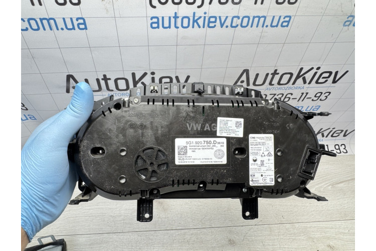 Панель приладів Volkswagen Golf VII 2012-2020 5G1920750D