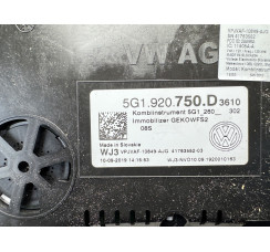 Панель приладів Volkswagen Golf VII 2012-2020