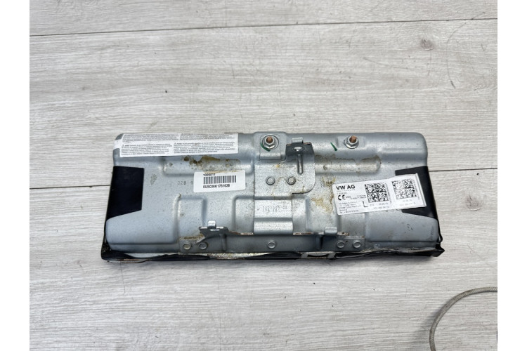Подушка безопасности, защиты колен водителя (Airbag) Volkswagen Golf VII 2012-2020 5G1880841G