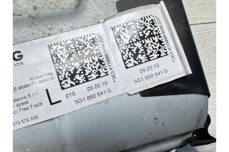 Подушка безопасности, защиты колен водителя (Airbag) Volkswagen Golf VII 2012-2020 5G1880841G