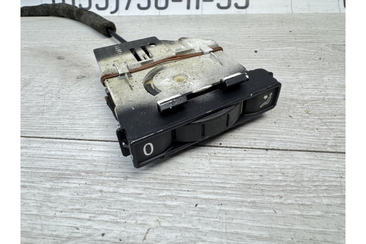 Регулятор потоку повітря правого дефлектора торпедо Volkswagen Touareg III 2018> 7L6819766