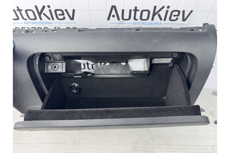 Бардачок пасажира Volkswagen Golf 6 2009-2014 1k1857290e