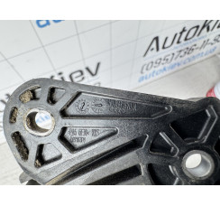 Кронштейн корпусу повітряного фільтра правий Audi A8 4H 2010-2017