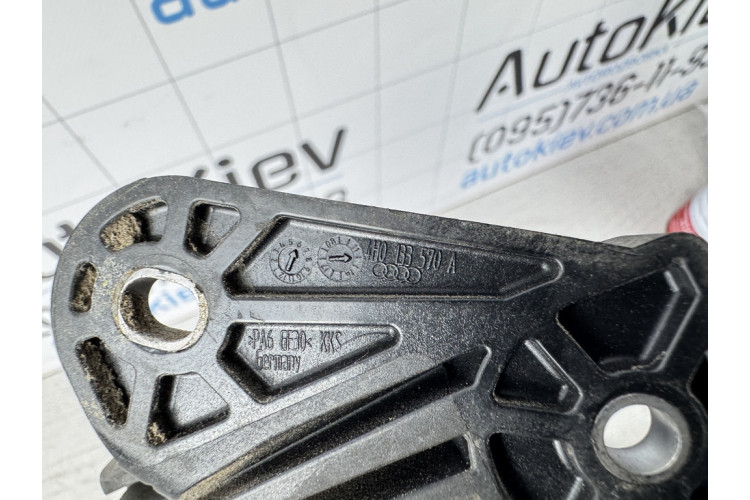 Кронштейн корпусу повітряного фільтра правий Audi A8 4H 2010-2017 4H0133570A