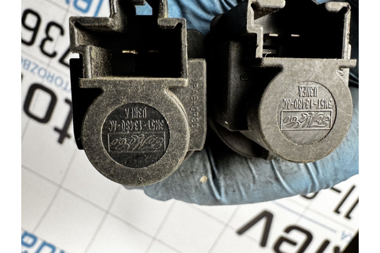 Датчик увімкнення стопсигналу Volvo XC60 2008-2017 3M5T13480AC Датчик увімкнення стопсигналу Volvo XC60 2008-2017 3M5T13480AC