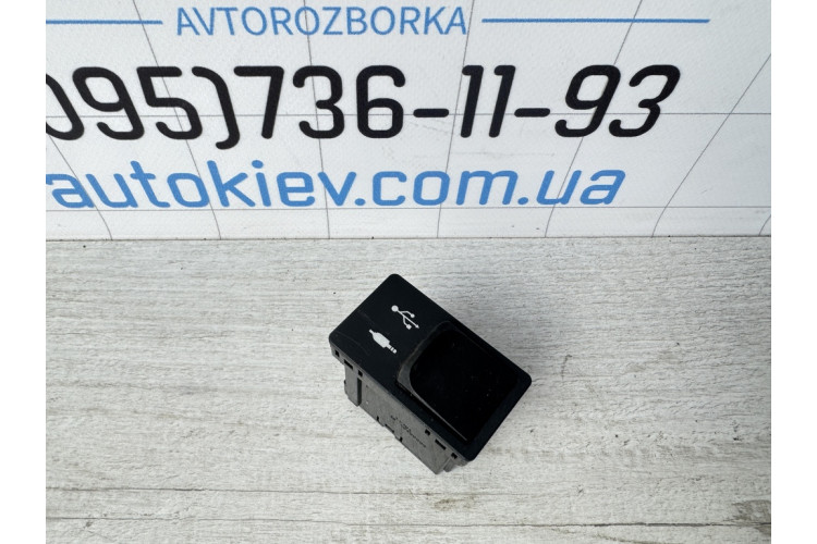 Блок usb aux Lexus ES 2012-2018 8619030030 Блок usb aux Lexus ES 2012-2018 8619030030