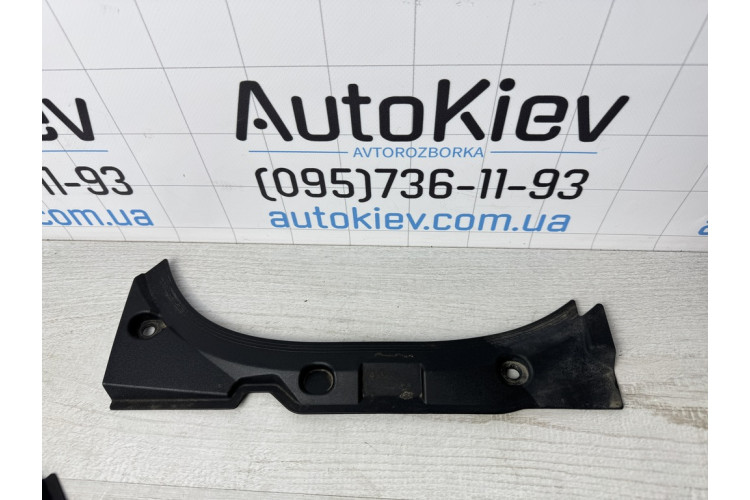 Захист накладка решітки двірників права Audi A8 D4 2010-2017 4H0823746C