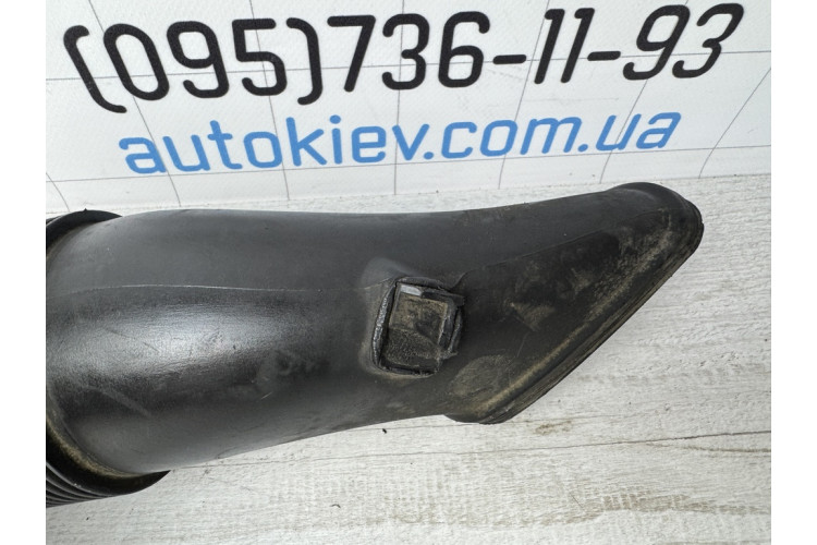 Патрубок повітряного фільтра правий Audi A8 (D4) 2010-2017 4H0129510C