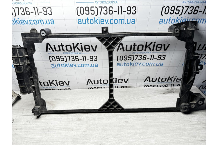 Рамка квадрат между радиаторами Nissan Leaf 2013-2024 214963NF1A