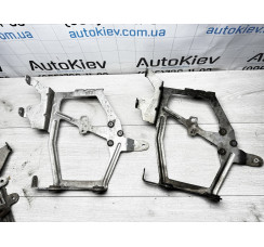 Кронштейн додаткового радіатора Audi A8 D4 2010-2017 правий