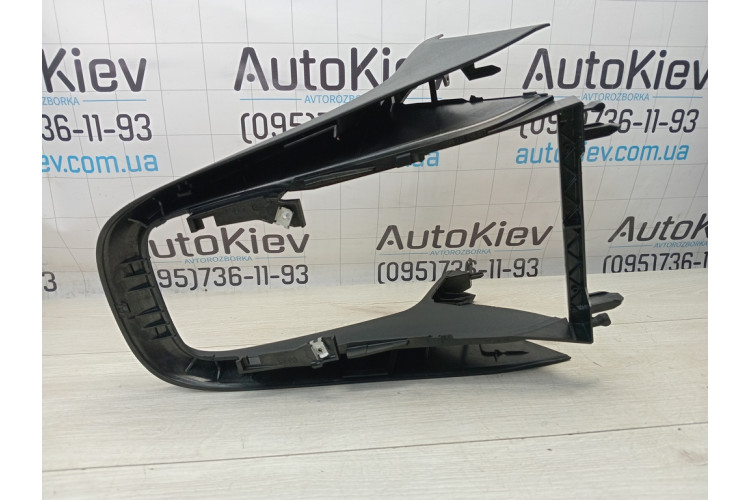 Консоль центральна VOLKSWAGEN GOLF VI 2009-2013 5K0863681B