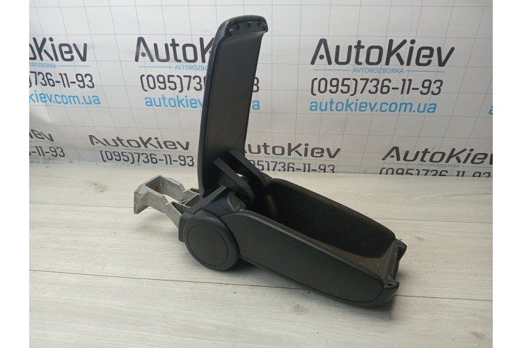 Подлокотник центральной консоли Audi A3 8P 2003-2013 8P0864207B