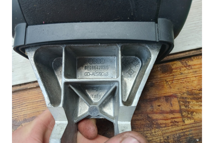 Подлокотник центральной консоли Audi A3 8P 2003-2013 8P0864207B