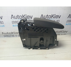 Підлокітник центральної консолі Volkswagen Golf VI 2009-2013