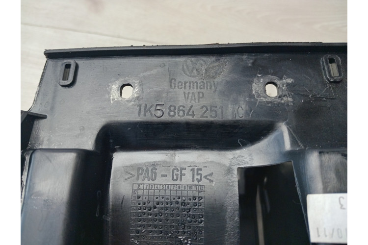 Підлокітник центральної консолі Volkswagen Golf VI 2009-2013 1K5864251C