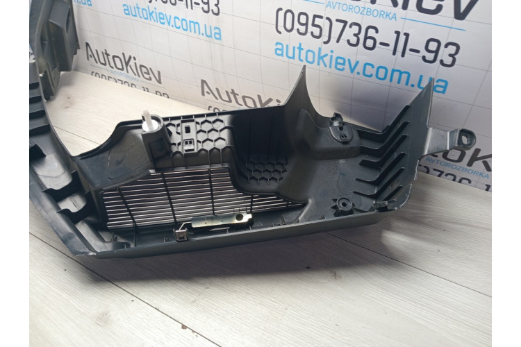 Накладка обшивки багажника ліва Volkswagen Golf VII 20012-2020 5G6867761E