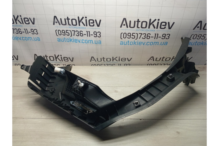 Накладка обшивки багажника права Volkswagen Golf VII 20012-2020 5G6867762H