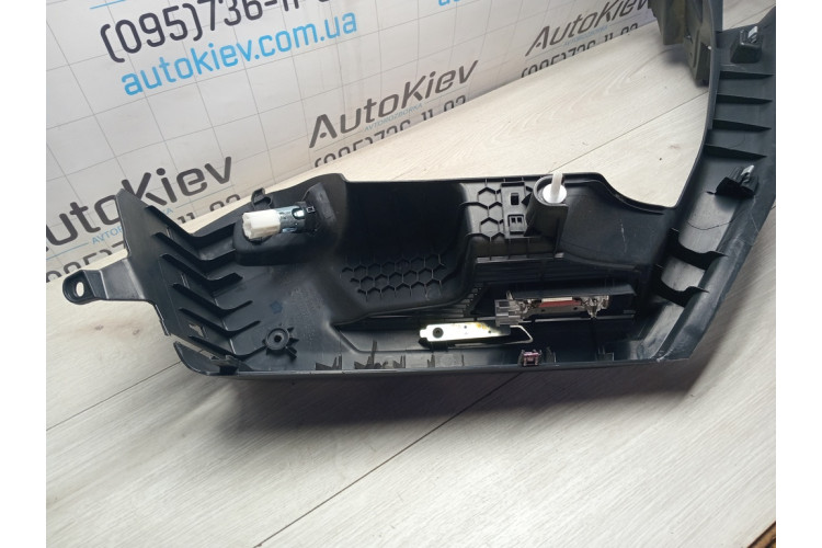 Накладка обшивки багажника права Volkswagen Golf VII 20012-2020 5G6867762H