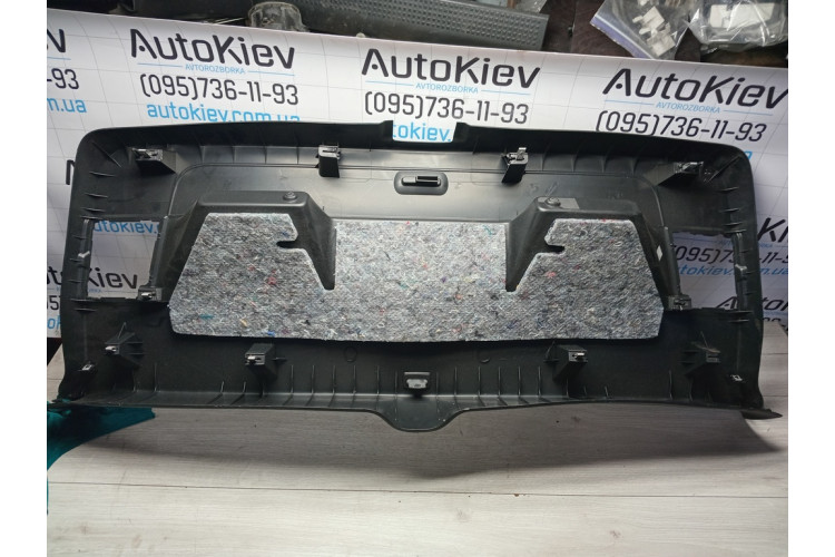 Панель кришки багажника VW Golf VI 2009-2013 5K6867605