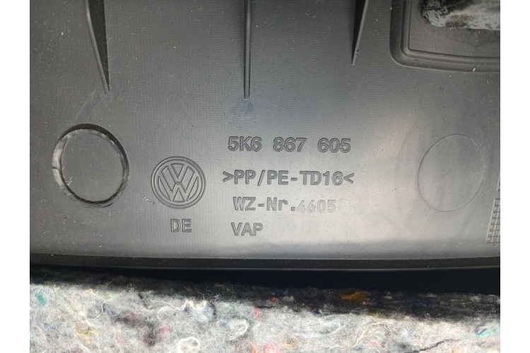 Панель кришки багажника VW Golf VI 2009-2013 5K6867605