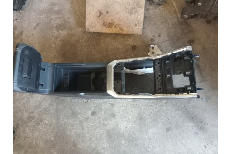 Центральный тоннель с подлокотником в сборе Chery Tiggo 4 Pro T19 2021-2024 401000809AA Центральный тоннель с подлокотником в сборе Chery Tiggo 4 Pro T19 2021-2024 401000809AA