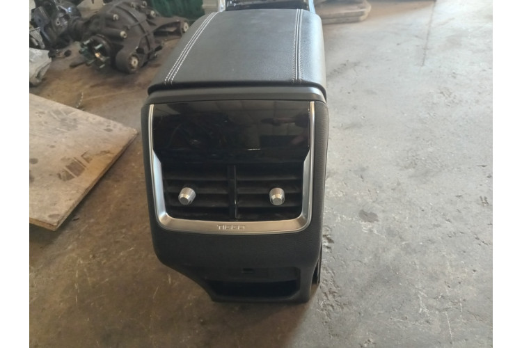 Центральный тоннель с подлокотником в сборе Chery Tiggo 4 Pro T19 2021-2024 401000809AA Центральный тоннель с подлокотником в сборе Chery Tiggo 4 Pro T19 2021-2024 401000809AA