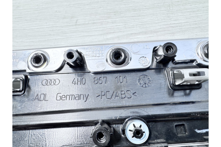 Декоративний молдинг двері лівий передній (Алюміній. У зборі) Audi A8 [4H] 2010-2017 4H0867101