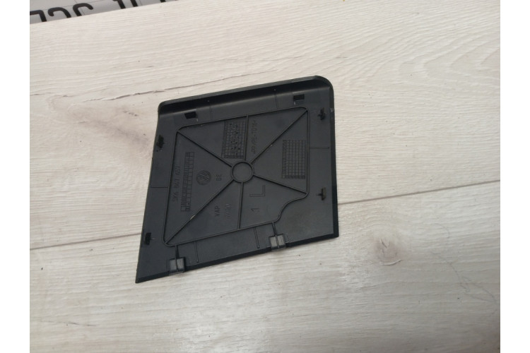 Заглушка карти кришки багажника ліва VOLKSWAGEN GOLF VI 2009-2013 5K6867657