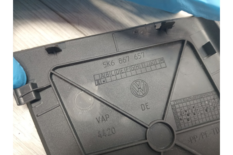 Заглушка карти кришки багажника ліва VOLKSWAGEN GOLF VI 2009-2013 5K6867657