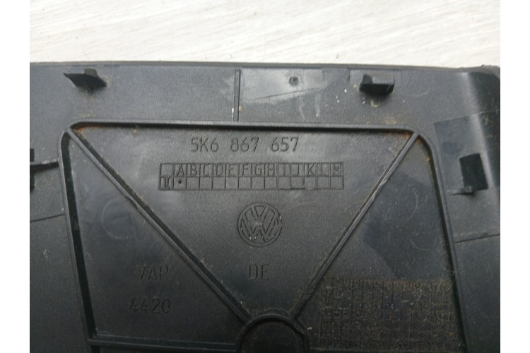 Заглушка карти кришки багажника ліва VOLKSWAGEN GOLF VI 2009-2013 5K6867657