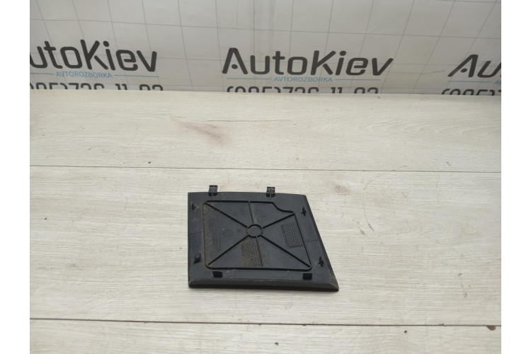 Заглушка карты крышки багажника правая VOLKSWAGEN GOLF VI 2009-2013 5K6867658