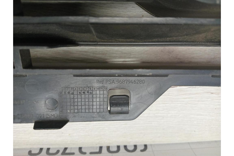 Решетка бампера верхняя Citroen C-Elysee 20016-2024 9687946280