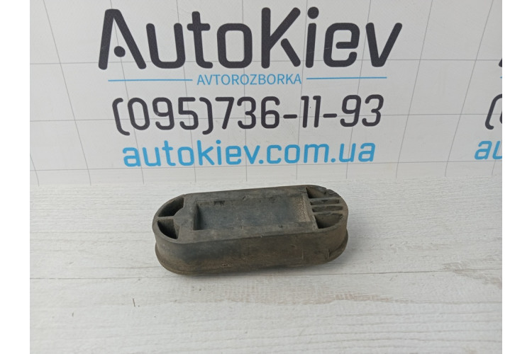 Гніздо під домкрат Audi A8 S8 2010-2017 4H0802845B