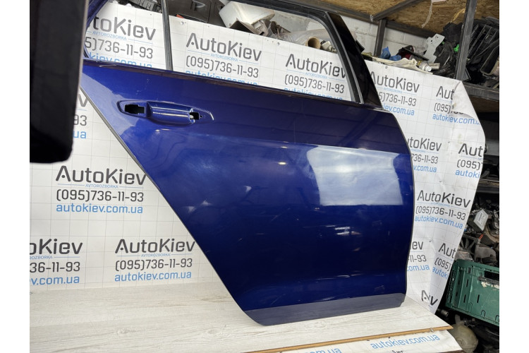 Двери правые задние Vw Golf 7 цвет: Синий LC5B 5g4833312l