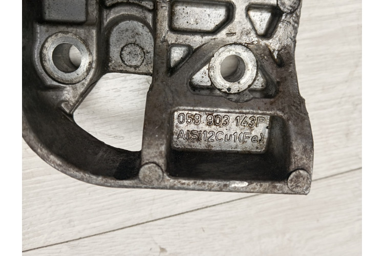 Кронштейн генератора 3.0tdi Volkswagen Touareg 2002-2010 059903143P