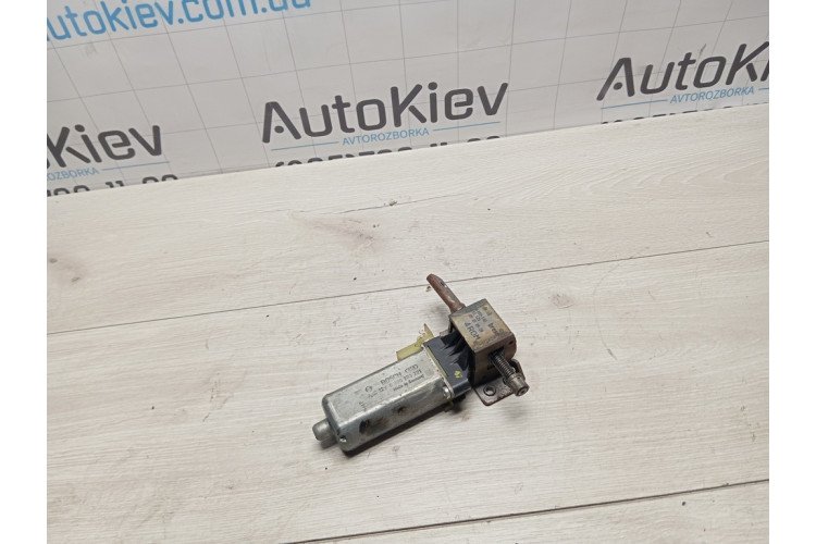 Моторчик регулировки сиденья Volkswagen Touareg 2002-2010 0390203221