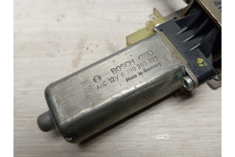 Моторчик регулировки сиденья Volkswagen Touareg 2002-2010 0390203221