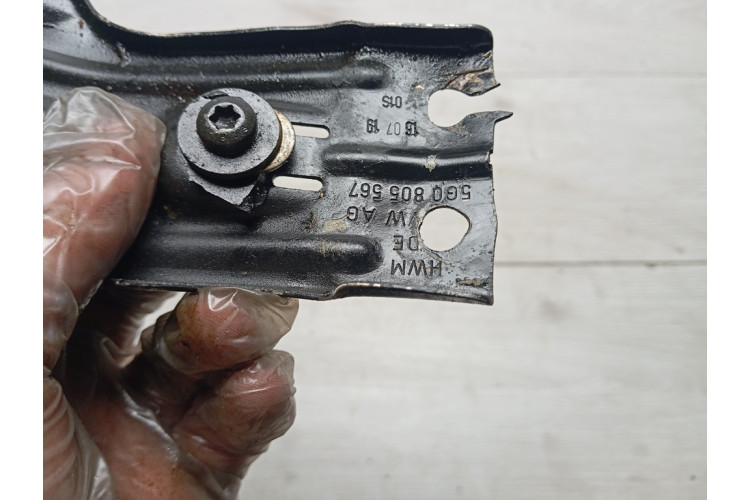 Кронштейн замка капота Volkswagen Golf VII 2012-2020 5G0805567