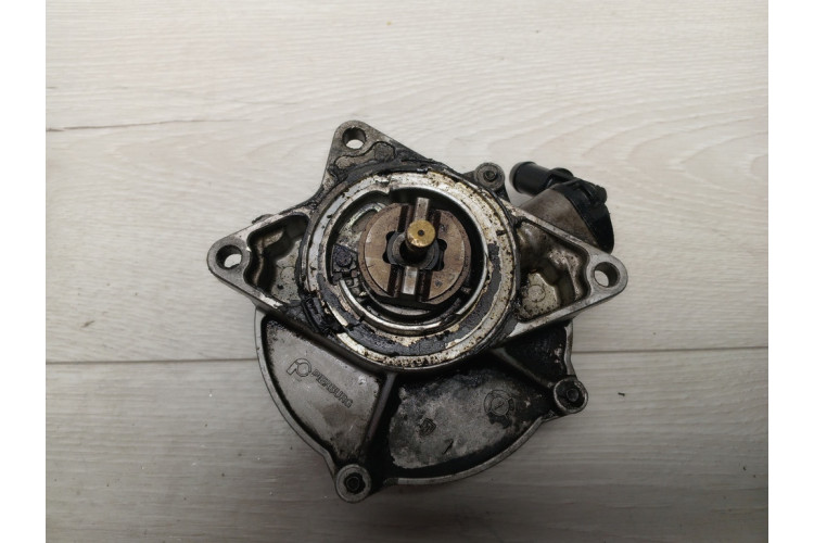 Вакуумний насос Audi A6 C5 2.5tdi 1997-2004 72260807A