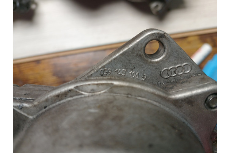 Насос вакуумний 2.5 tdi V6 Audi A4 B5 A6 C5 1997-2004 059145100B Насос вакуумний 2.5 tdi V6 Audi A4 B5 A6 C5 1997-2004 059145100B