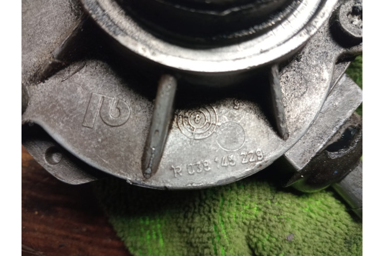 Насос вакуумный 1.9tdi Audi A3 8 (8L1) 1996-2003 038145101B