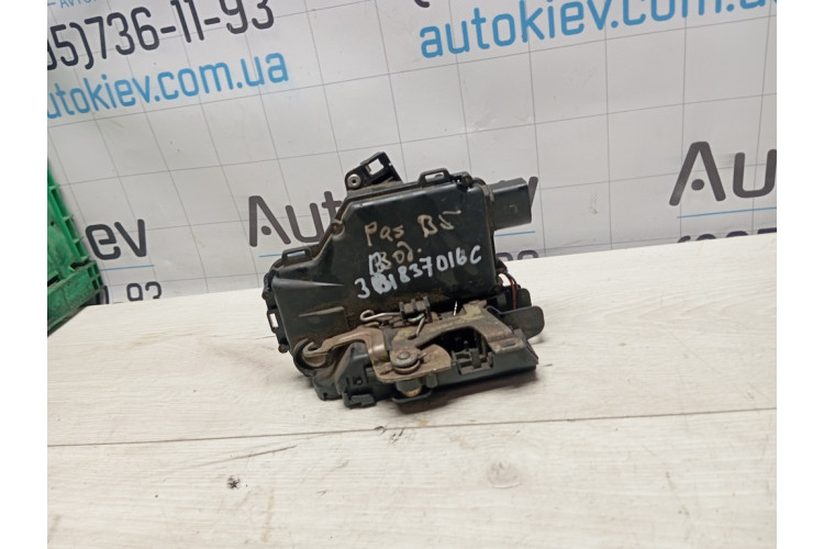 Замок правих дверей VW Golf V 2003-2009 3B1837016C