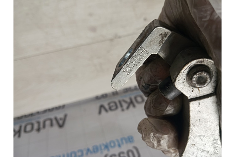 Петля двері права Chery Tiggo 8 2020-2024 J606106023