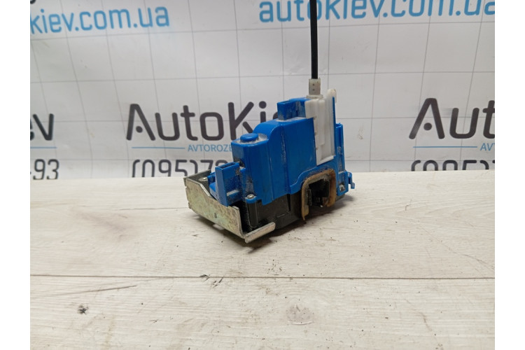 Замок задней правой двери Fiat 500L 51930023