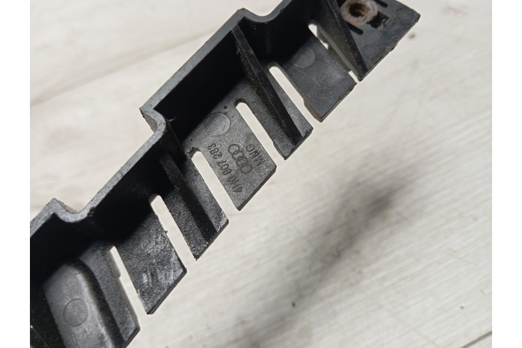 Напрямний бампера переднього лівий Audi A8 4H 2010-2017 4H0807283